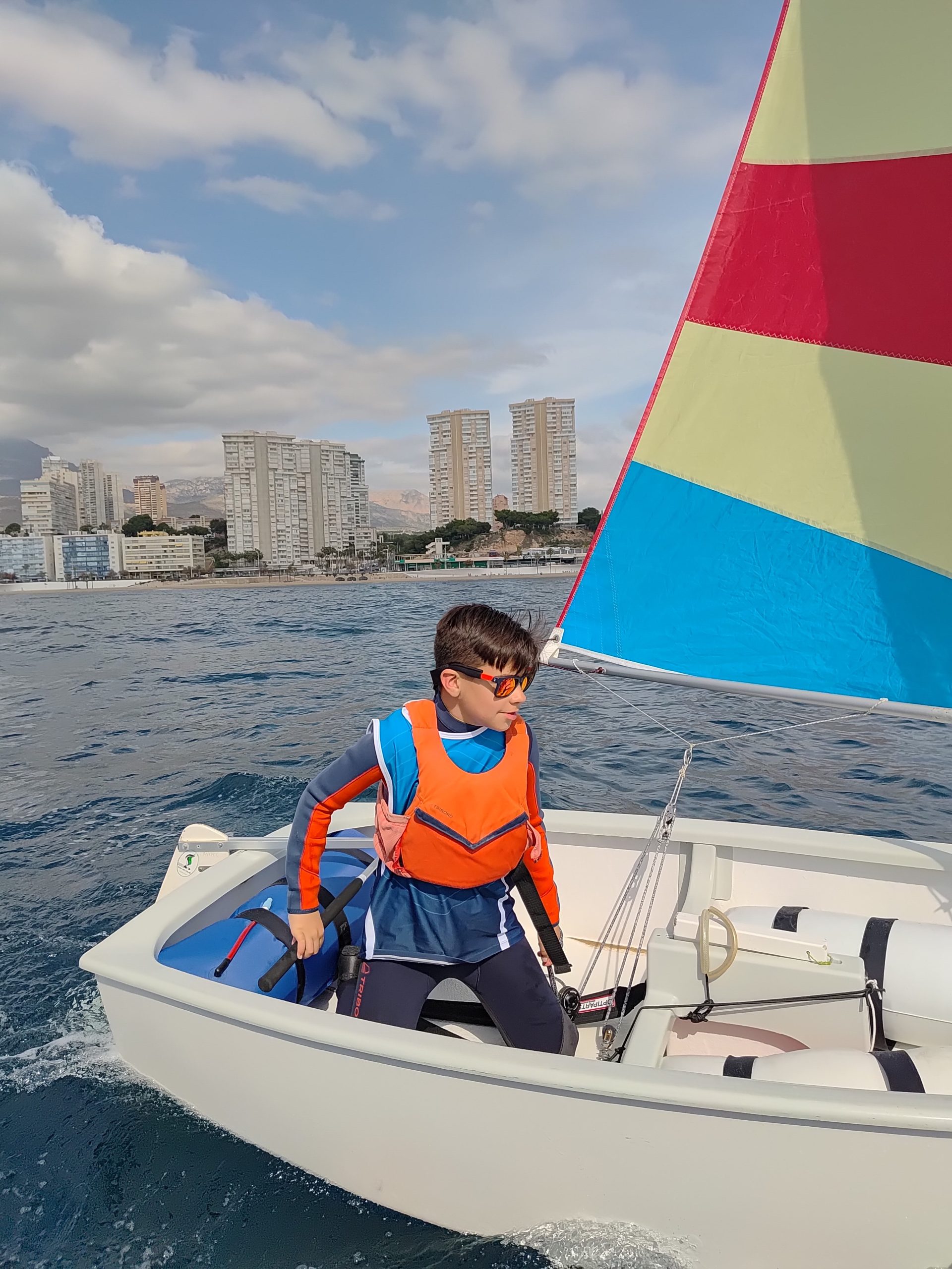 Curso 3 días Optimist (9 a 15 años)- LUNES-MIERCOLES-VIERNES 16.30- 19.30h (9 horas) - Imagen 10