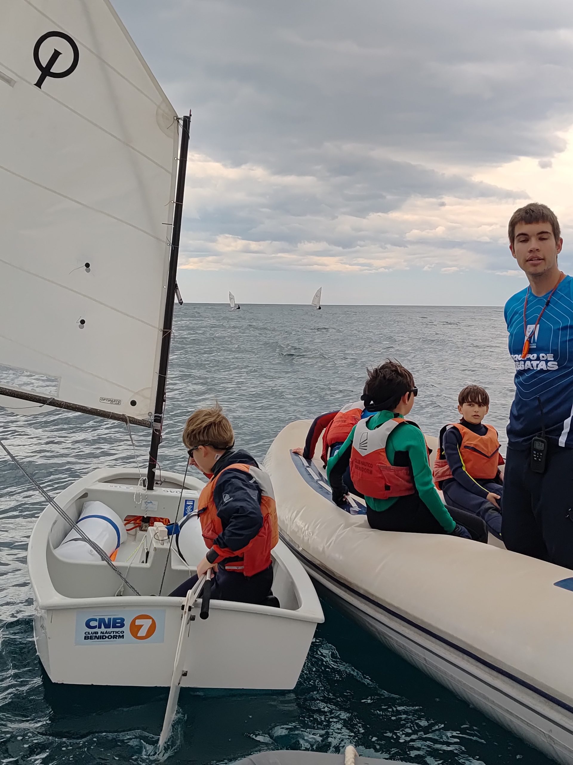 Curso 3 días Optimist (9 a 15 años)- LUNES-MIERCOLES-VIERNES 16.30- 19.30h (9 horas) - Imagen 11