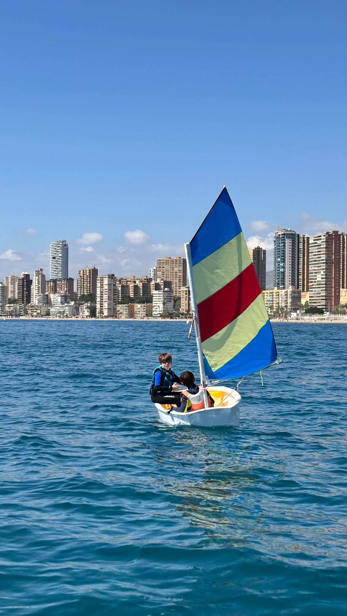 Curso 3 días Optimist (9 a 15 años)- LUNES-MIERCOLES-VIERNES 16.30- 19.30h (9 horas) - Imagen 7